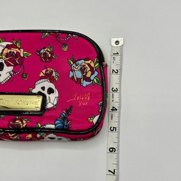 Betsey Johnson pink floral skulls weekender cosmetic travel bag and matching pou - Picture 11 of 13